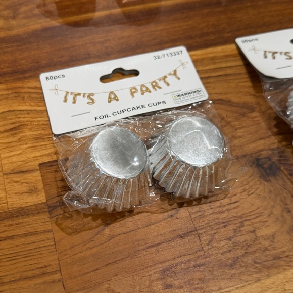 Bundle of Let's Party Party Supplies - Picture 3 of 7